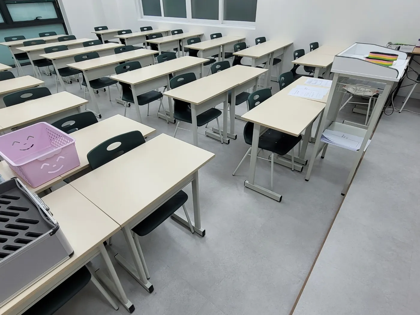 도남동 학원청소 시공 현장 — 열람석 정리