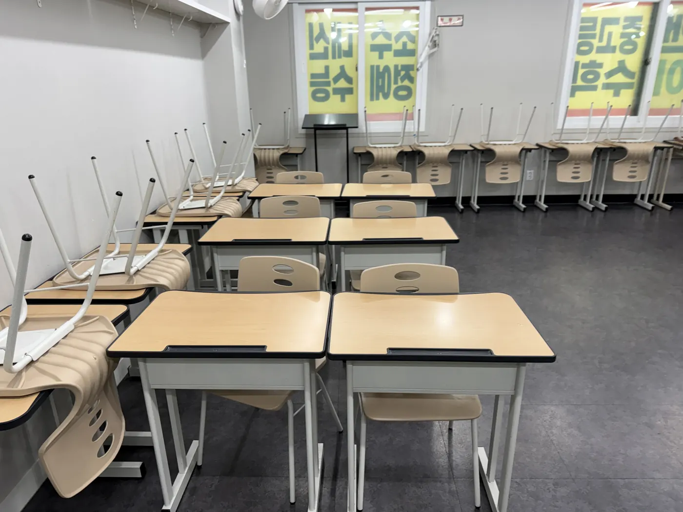 만산동 학원청소 시공 현장 — 열람석 정리