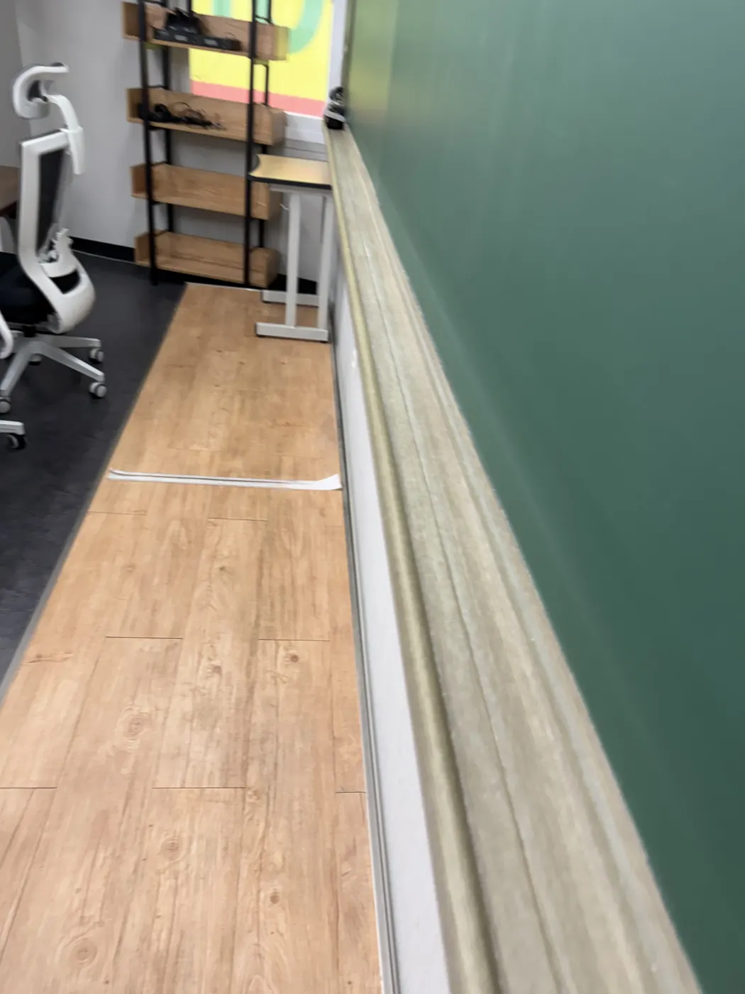 좌석 사이 바닥 — 문경시 학원청소 현장