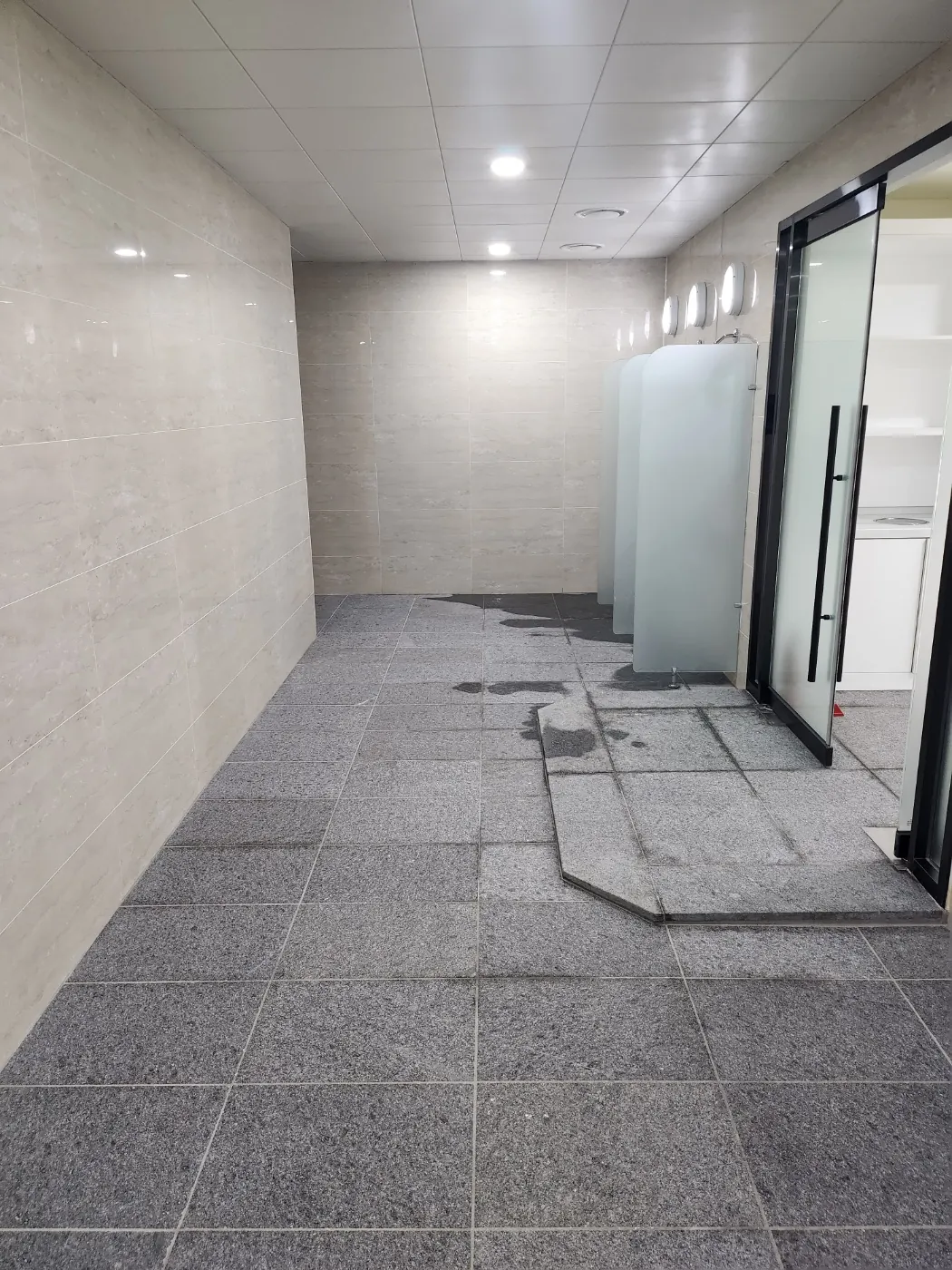 바닥 마감 상태 — 영주시 목욕탕청소 현장