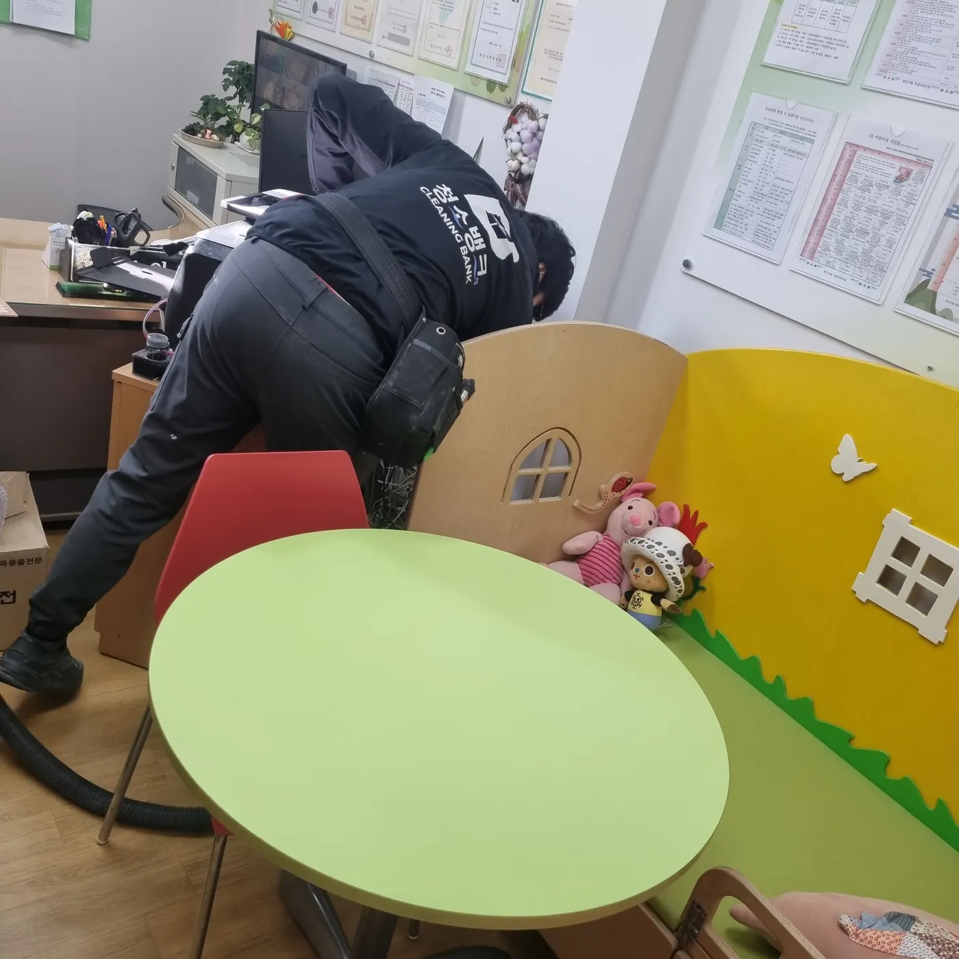 감천면 어린이집청소 시공 현장 — 보육실 정리