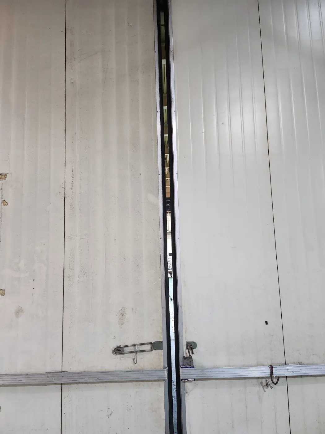 벽체 관리 — 용문면 공장청소 현장