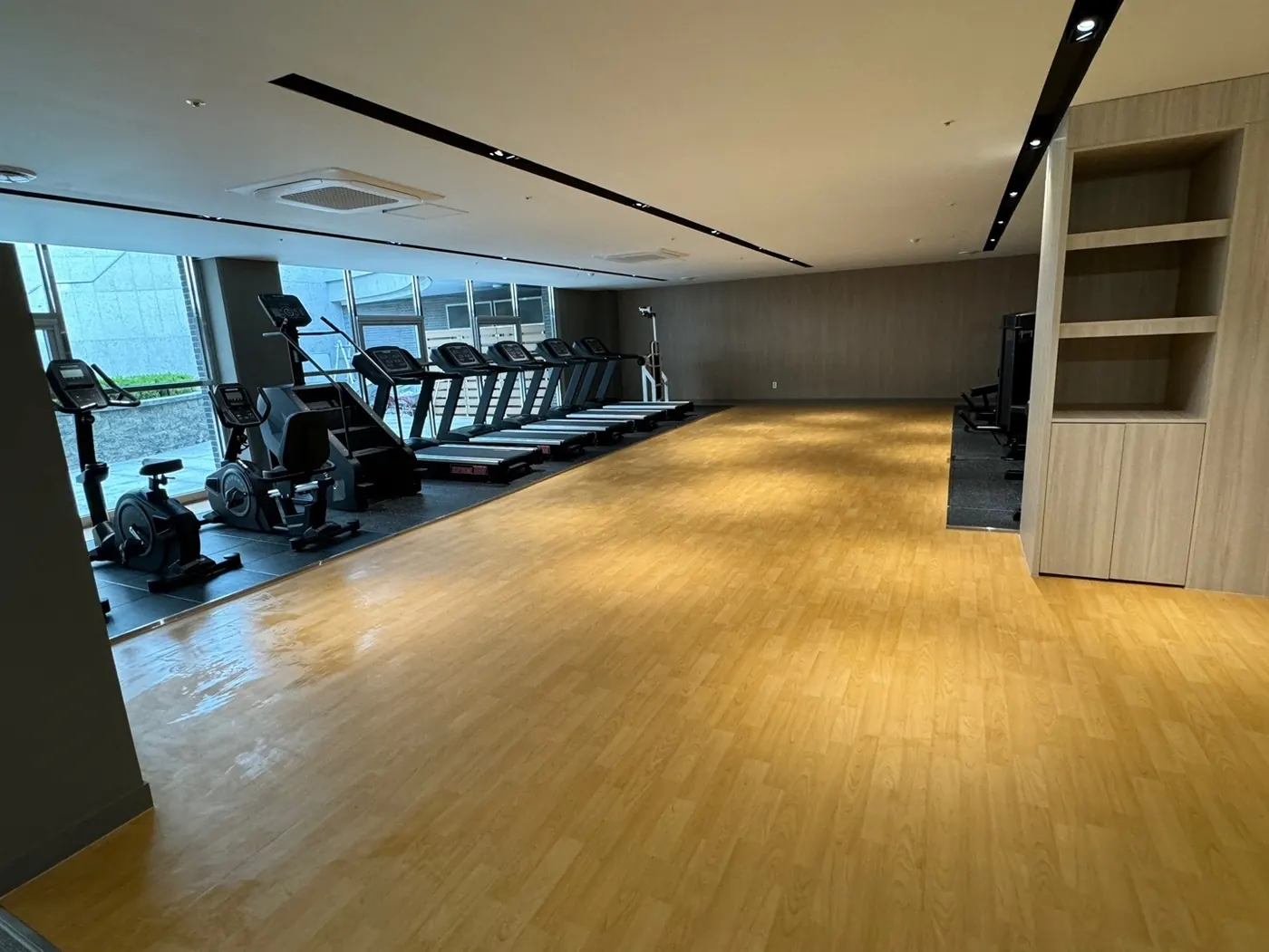 예천읍 헬스장청소 시공 현장 — 운동기구 관리