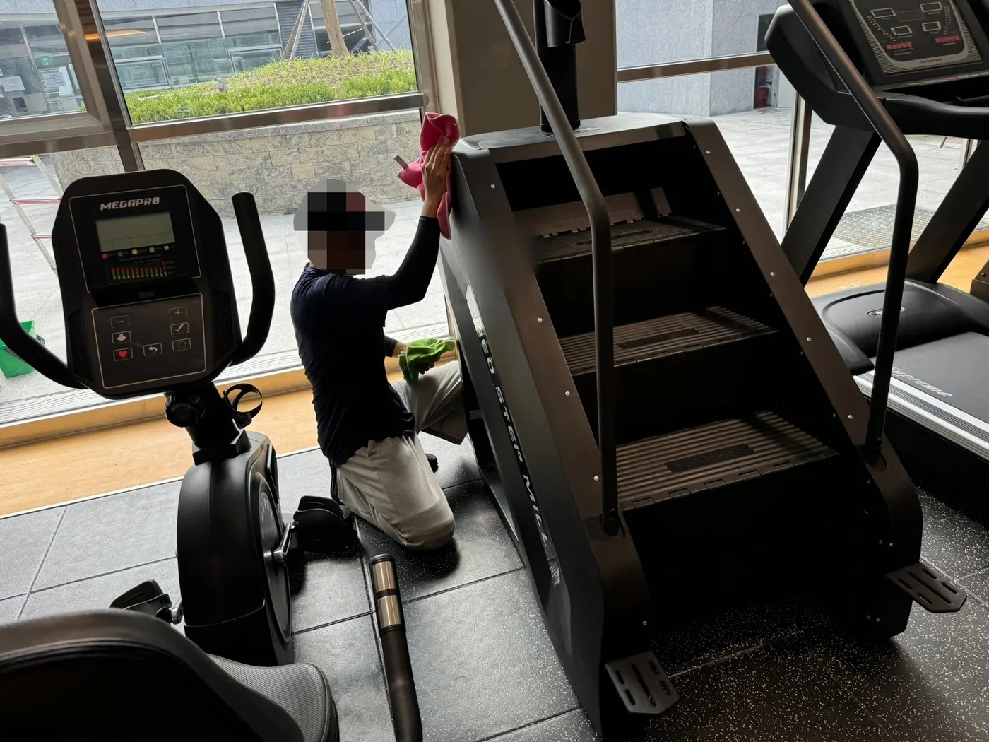 세정 진행 — 안동시 헬스장청소 현장