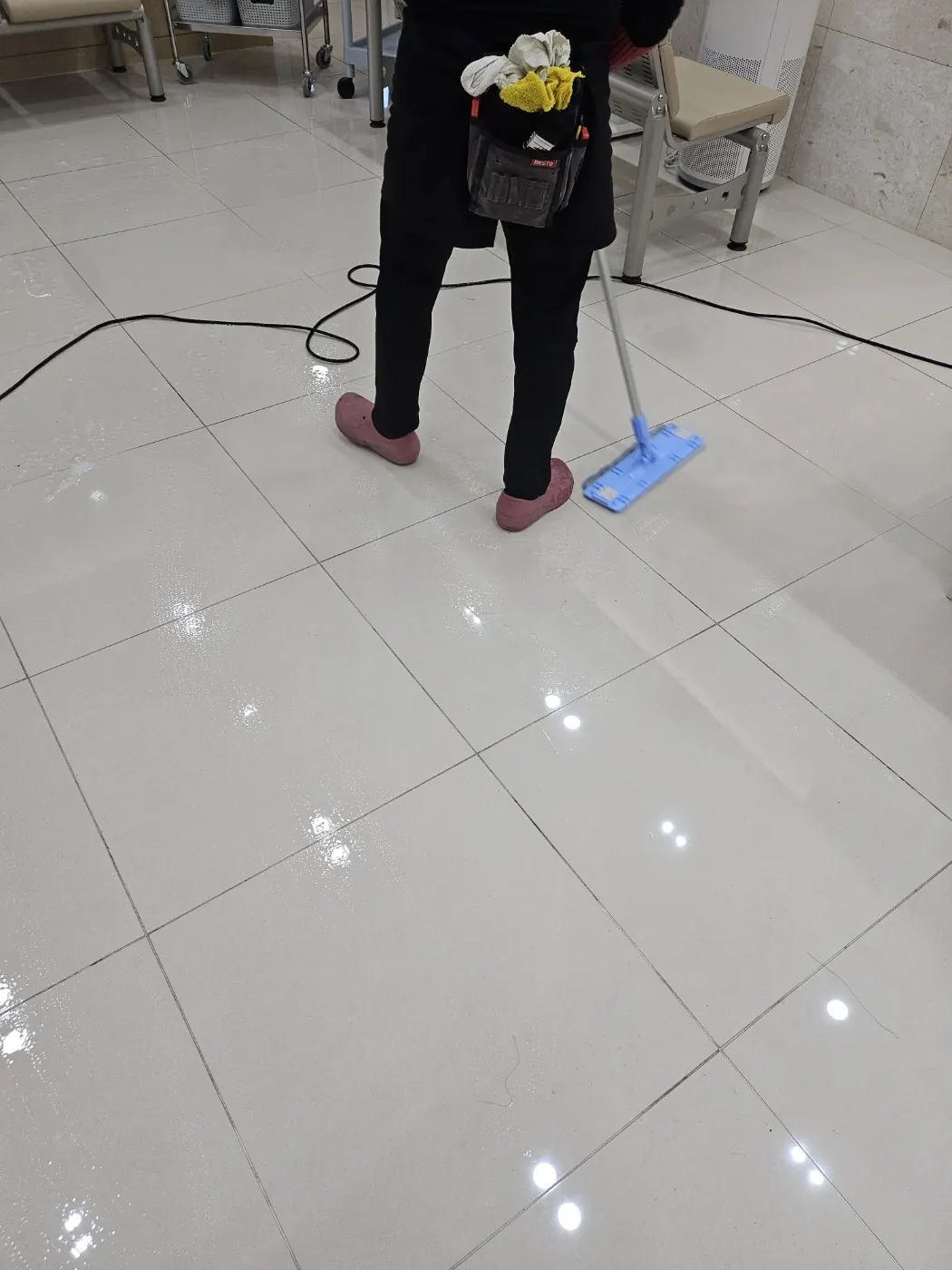 바닥 물걸레 마감 — 봉화군 병원청소 현장