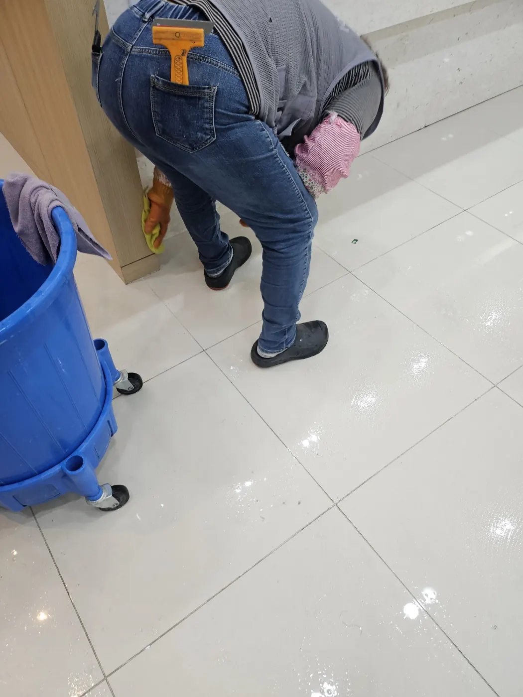 바닥 물걸레 마감 — 예천군 병원청소 현장