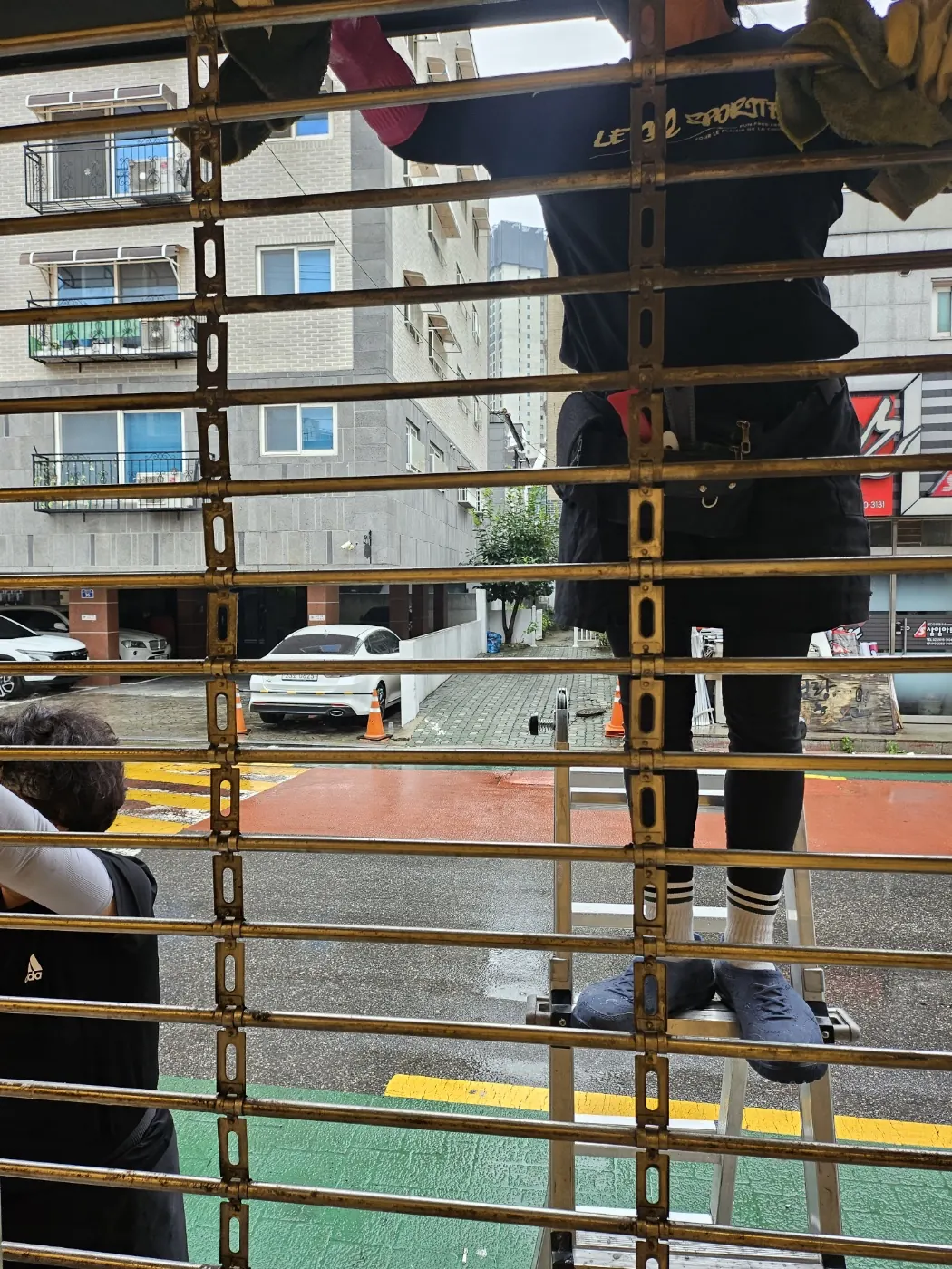 커튼월 유리 세정 — 무양동 준공청소 현장