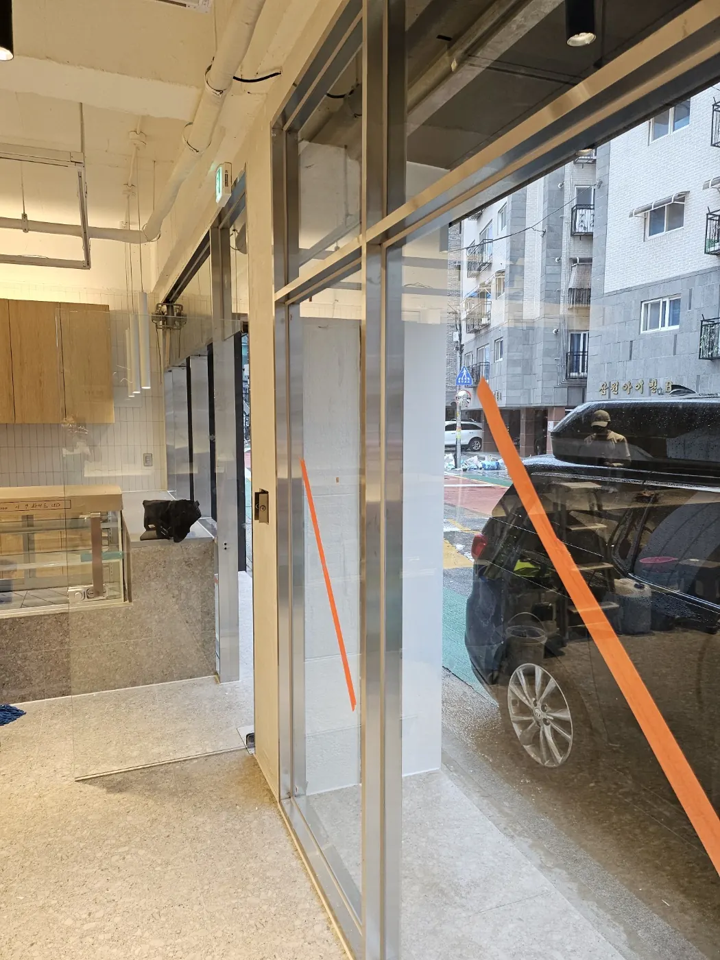 창호 마감 확인 — 도산면 준공청소 현장