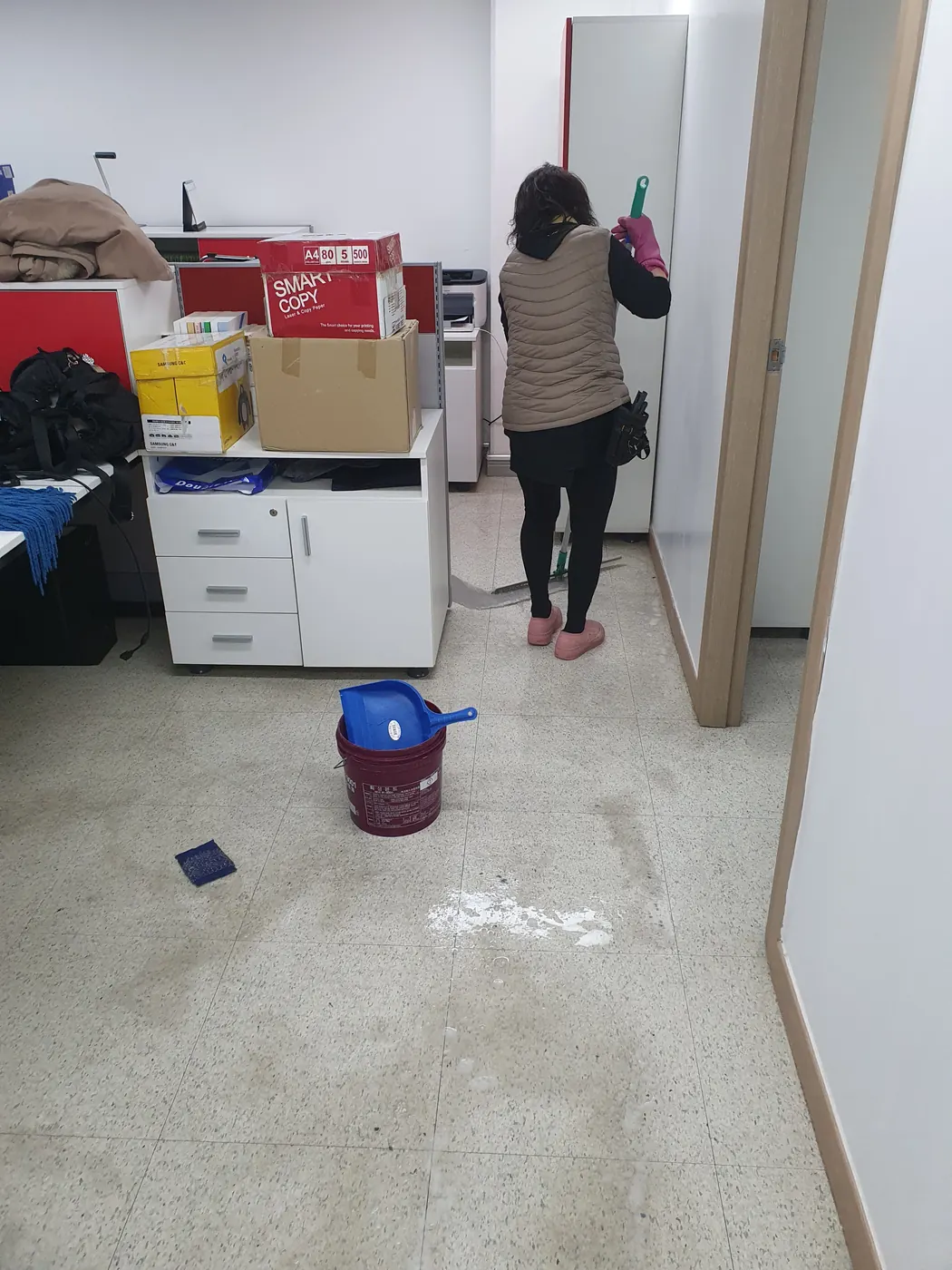 바닥 물걸레 마감 — 예천읍 사무실청소 현장