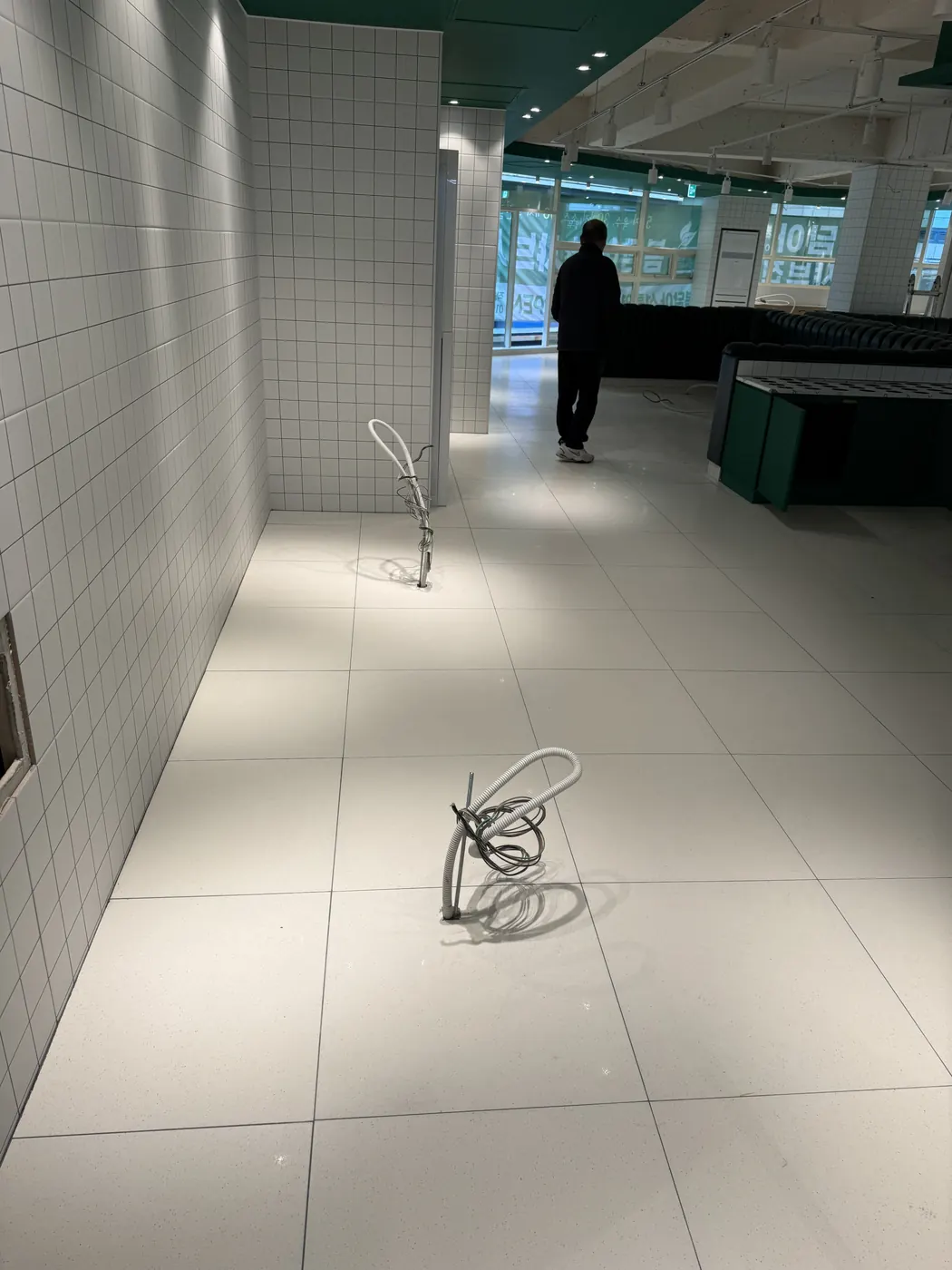 경북북부 식당청소 시공 현장 — 바닥 마감 상태