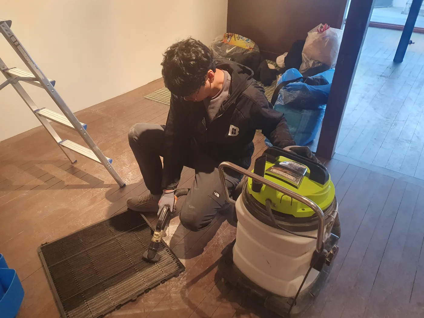 작업 진행 — 남선면 식당청소 현장