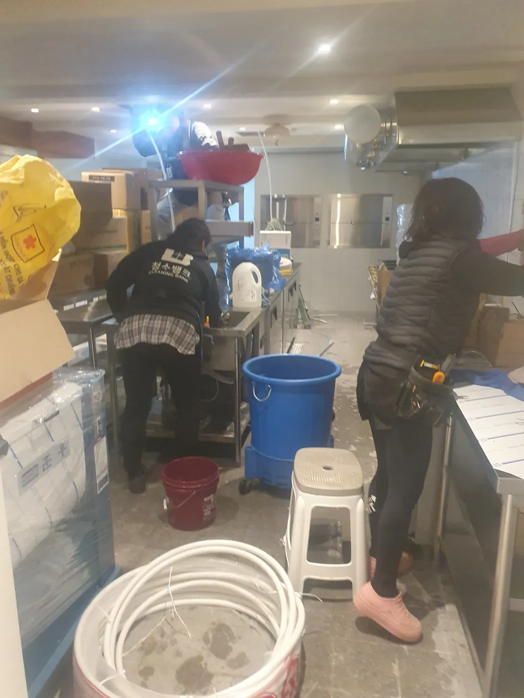 작업 진행 — 석보면 식당청소 현장