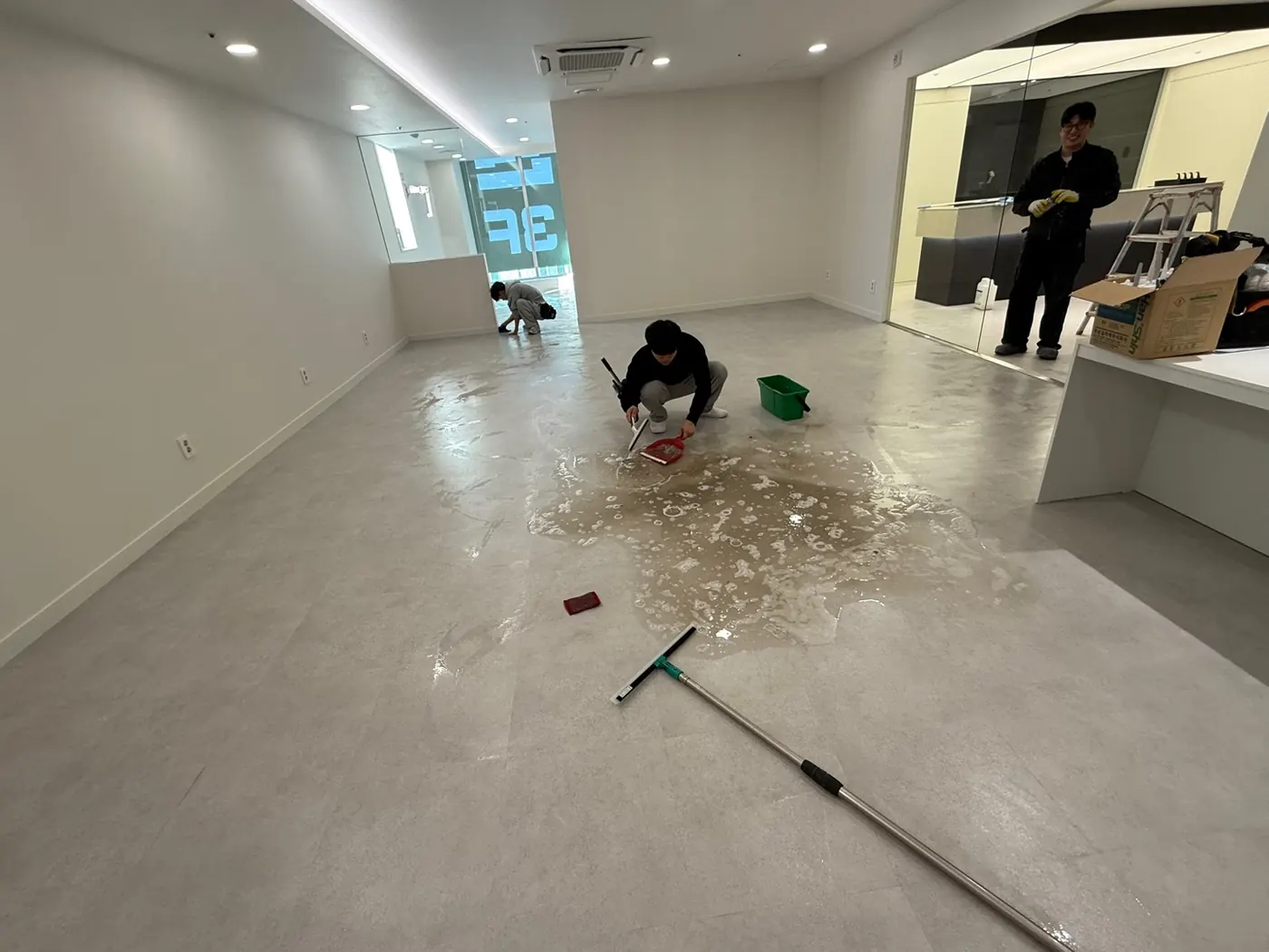 세정 진행 — 의성군 상가청소 현장