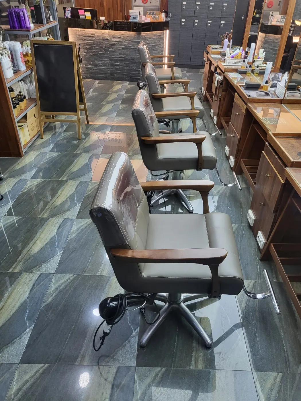 수비면 미용실청소 시공 현장 — 거울·집기 관리