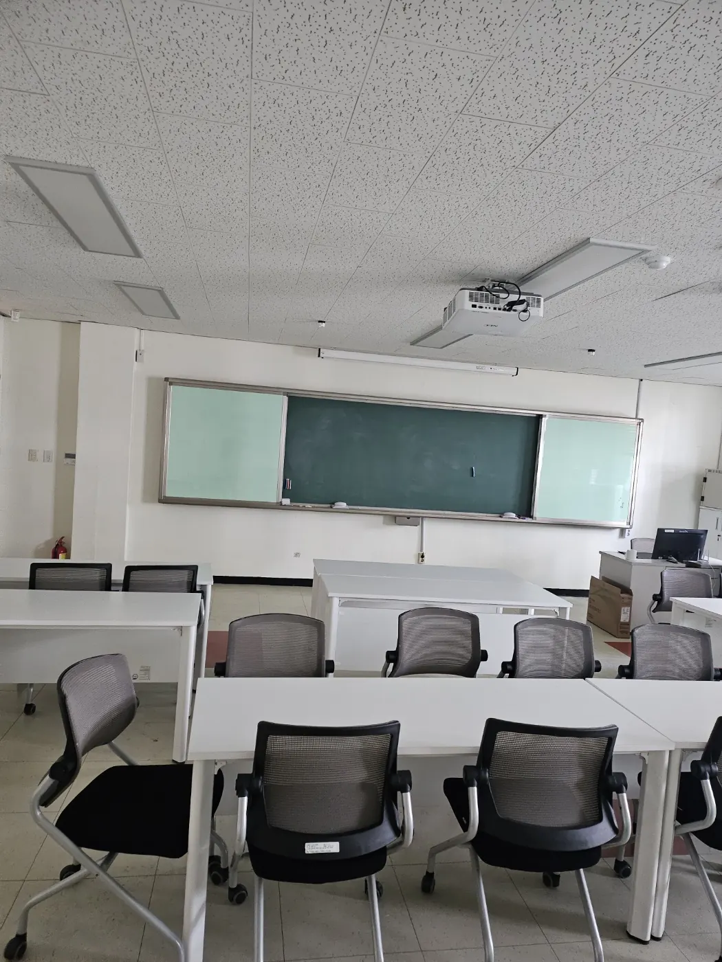 예안면 학교청소 시공 현장 — 교실 정리