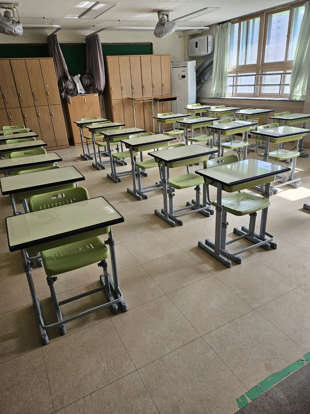 정하동 학교청소 시공 현장 — 교실 정리