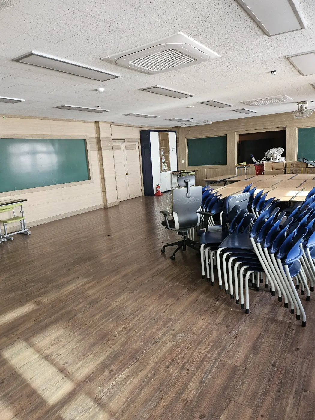 남선면 학교청소 시공 현장 — 교실 마감