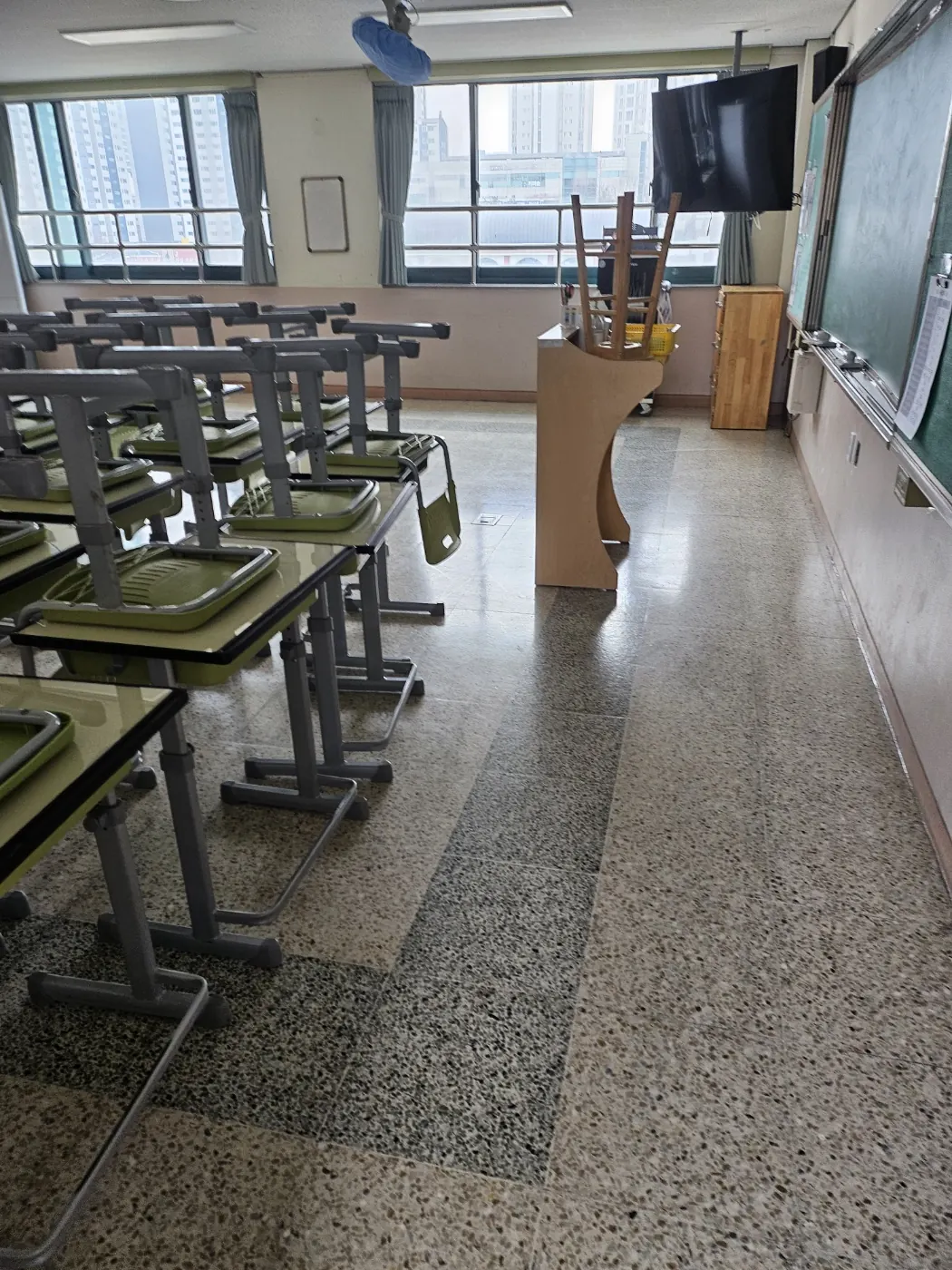 오대동 학교청소 시공 현장 — 교실 정리