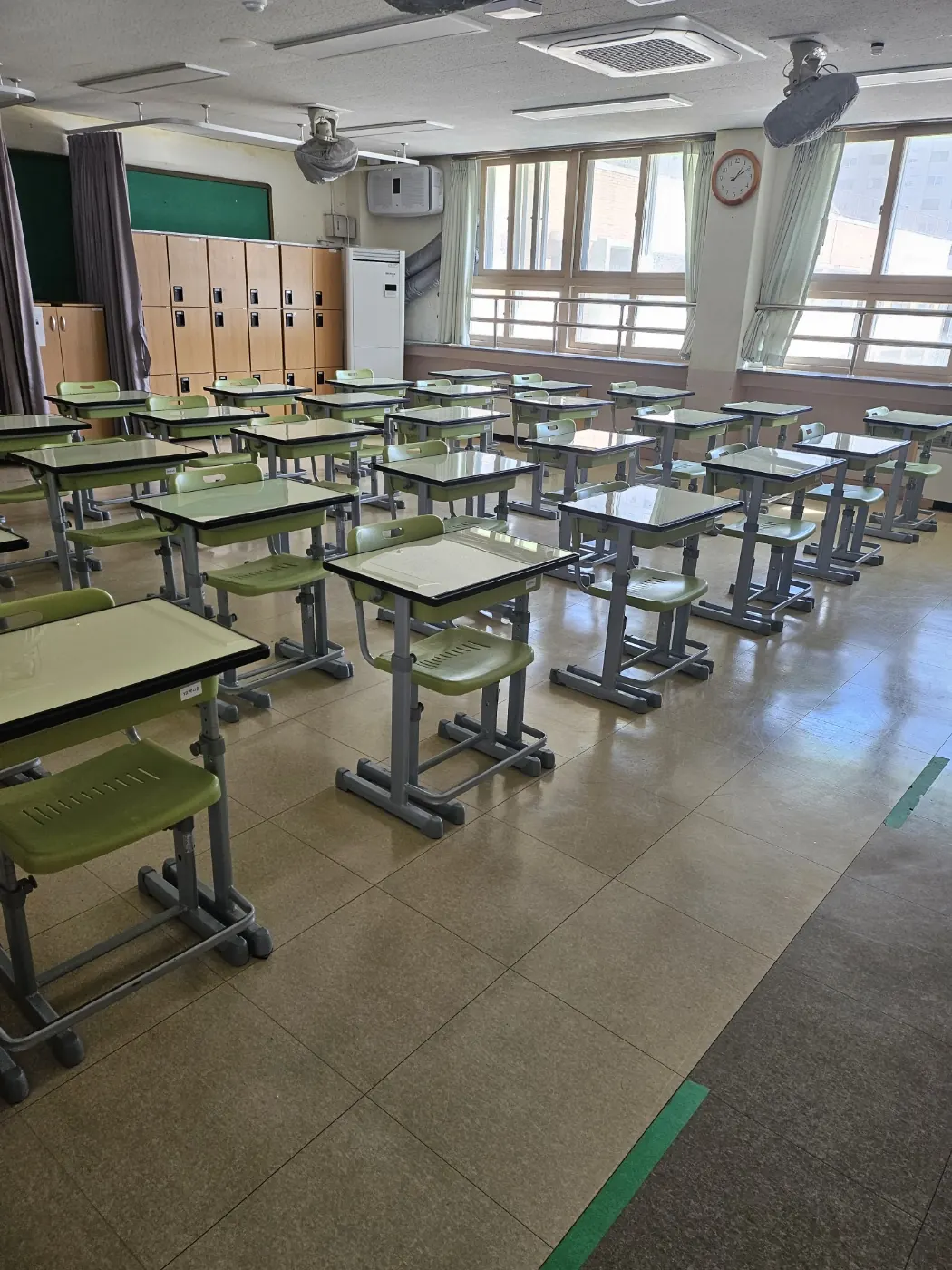 유천면 학교청소 시공 현장 — 교실 정리
