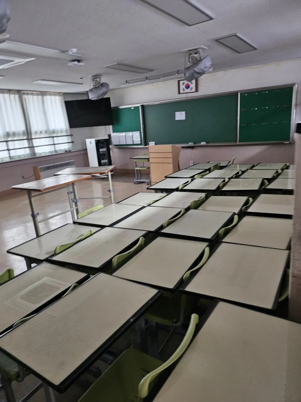 하망동 학교청소 시공 현장 — 교실 정리