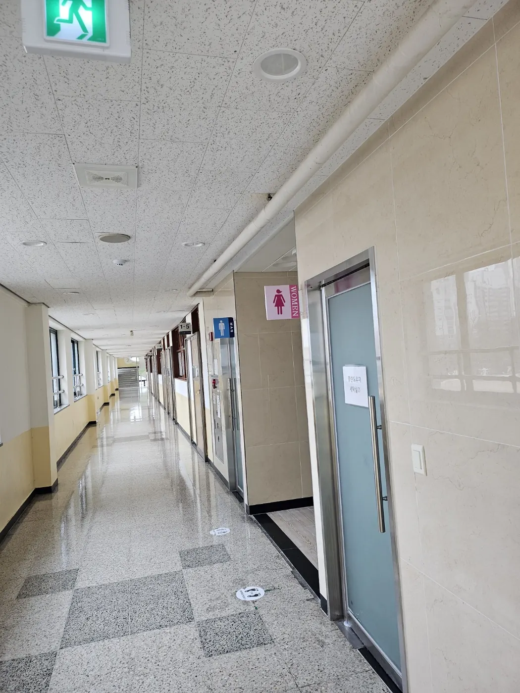 개운동 학교청소 시공 현장 — 통로 정리