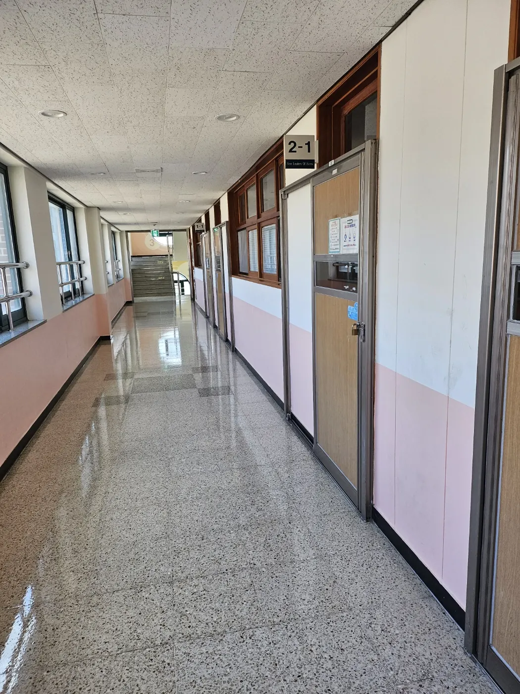성하동 학교청소 시공 현장 — 복도 관리