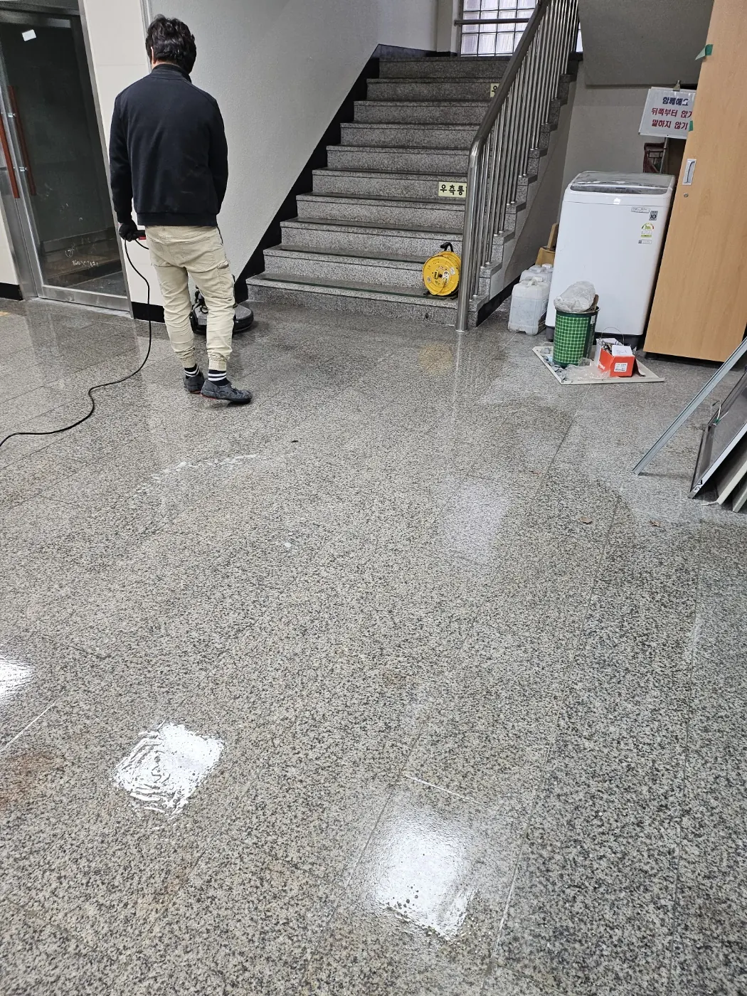 왁스 재코팅 — 영주시 학교청소 현장