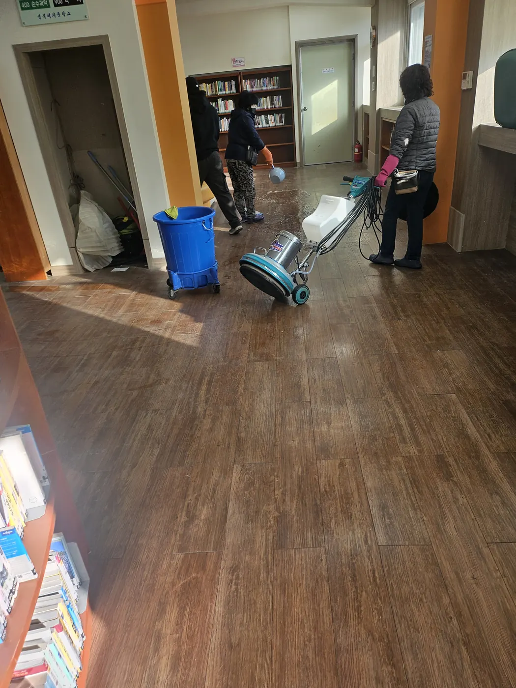 왁스 재코팅 — 봉화군 학교청소 현장
