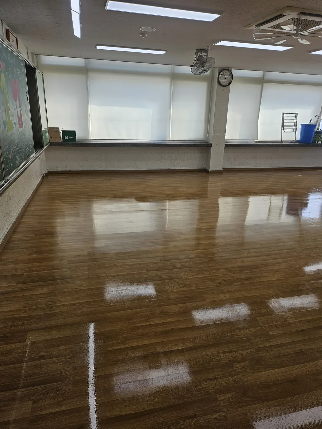 바닥 기계 세정 — 청송읍 학교청소 현장
