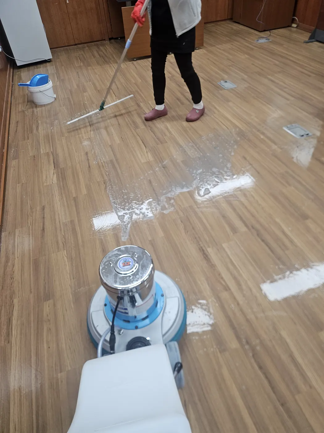 바닥 기계 세정 — 안동시 학교청소 현장