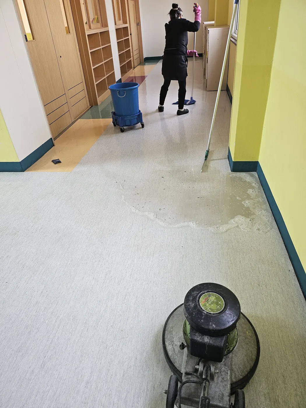 바닥 기계 세정 — 효자면 학교청소 현장