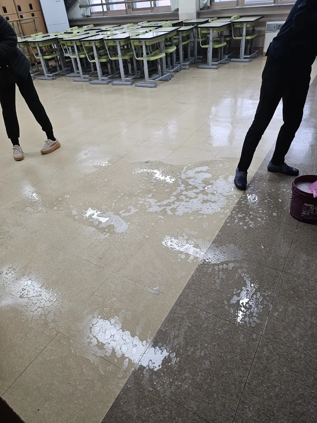 바닥 물걸레 마감 — 영주시 학교청소 현장