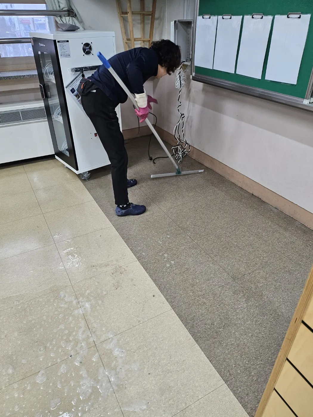 세정 진행 — 동문동 학교청소 현장
