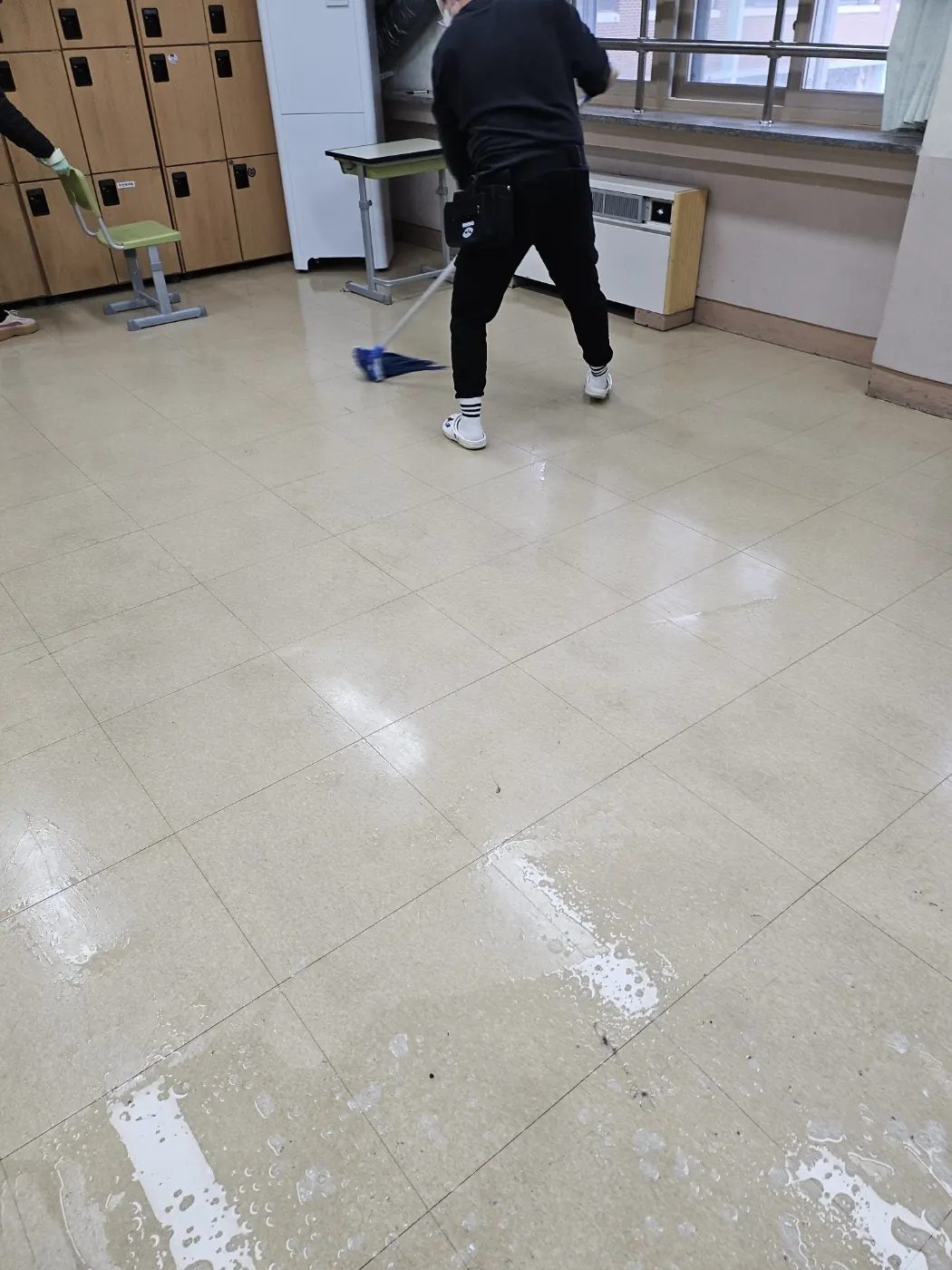 세정 진행 — 신세동 학교청소 현장