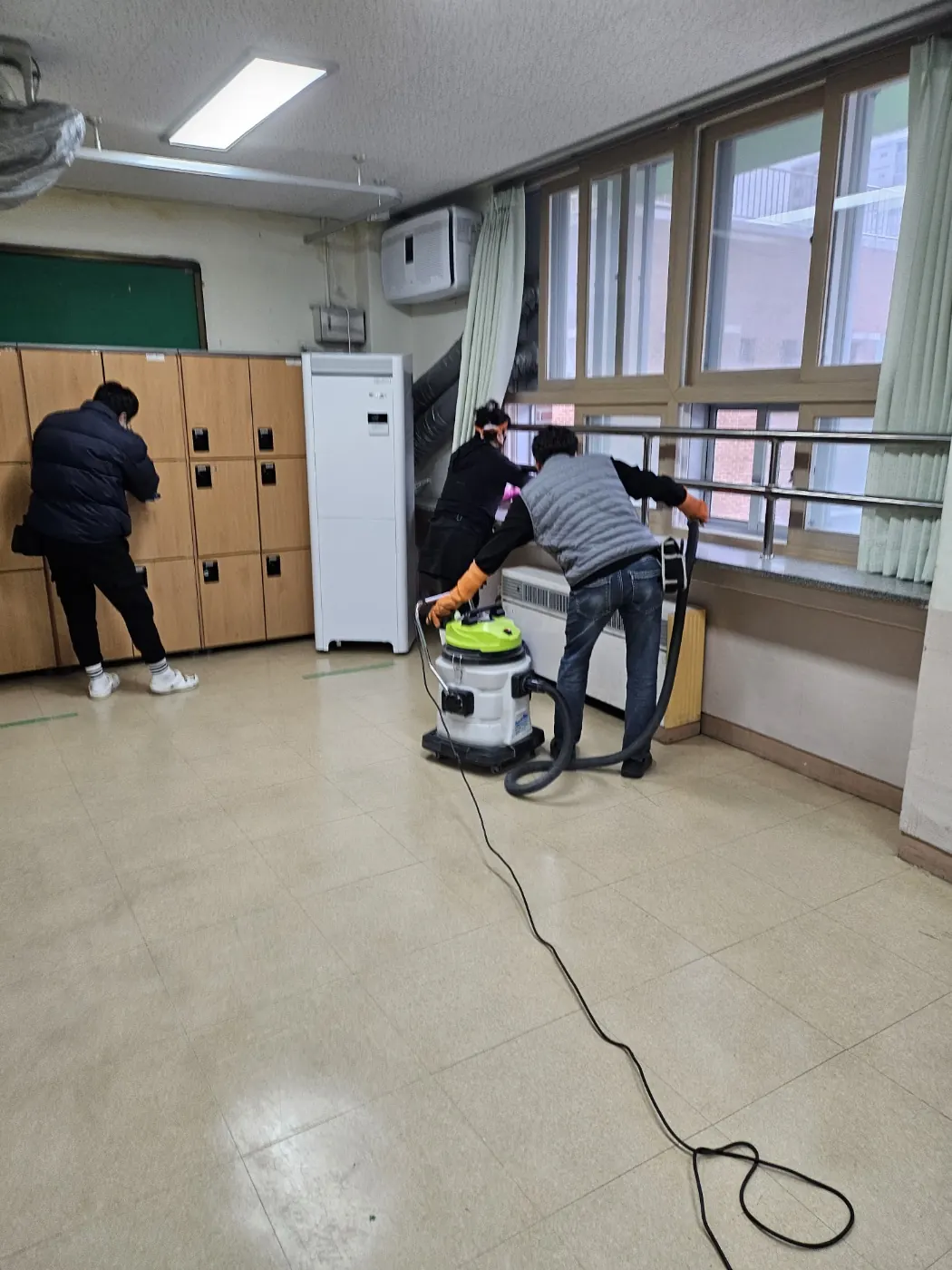 세정 진행 — 평화동 학교청소 현장