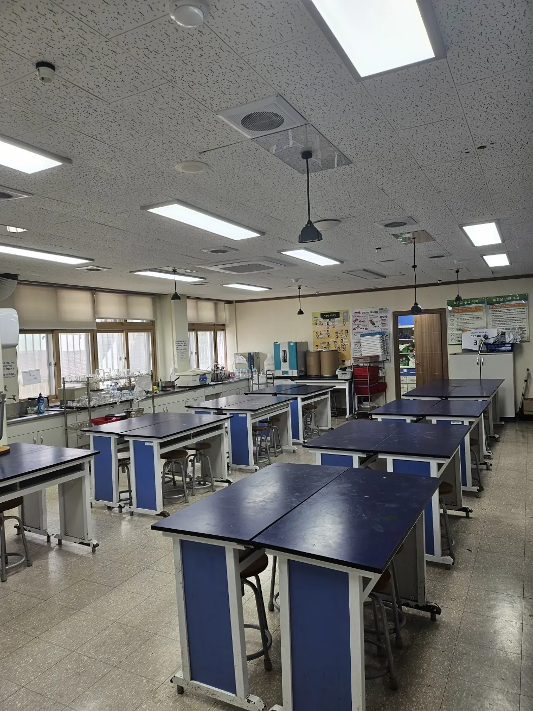 특별실 작업 — 감천면 학교청소 현장